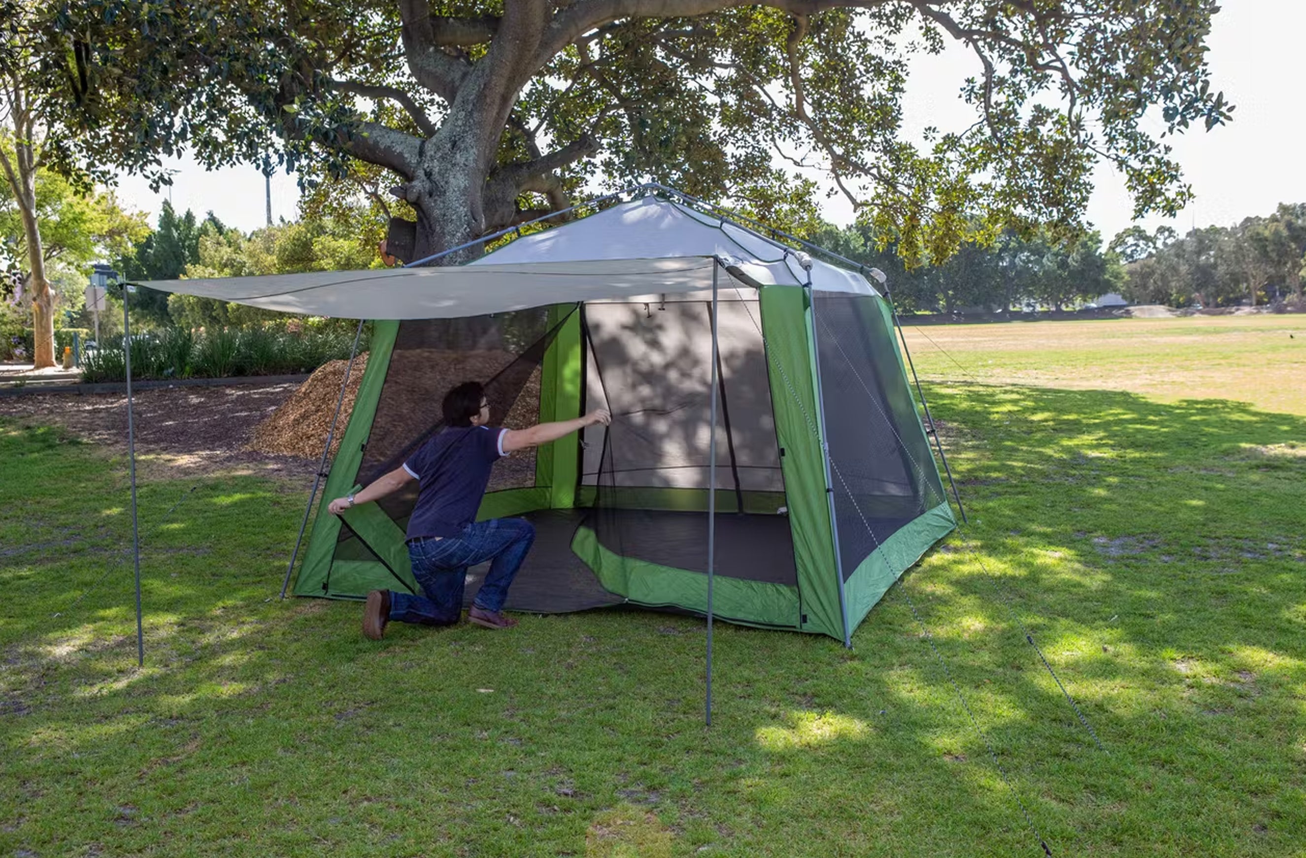 Coleman Screenhouse Instant Up Shelter 3. 2x3. 2m