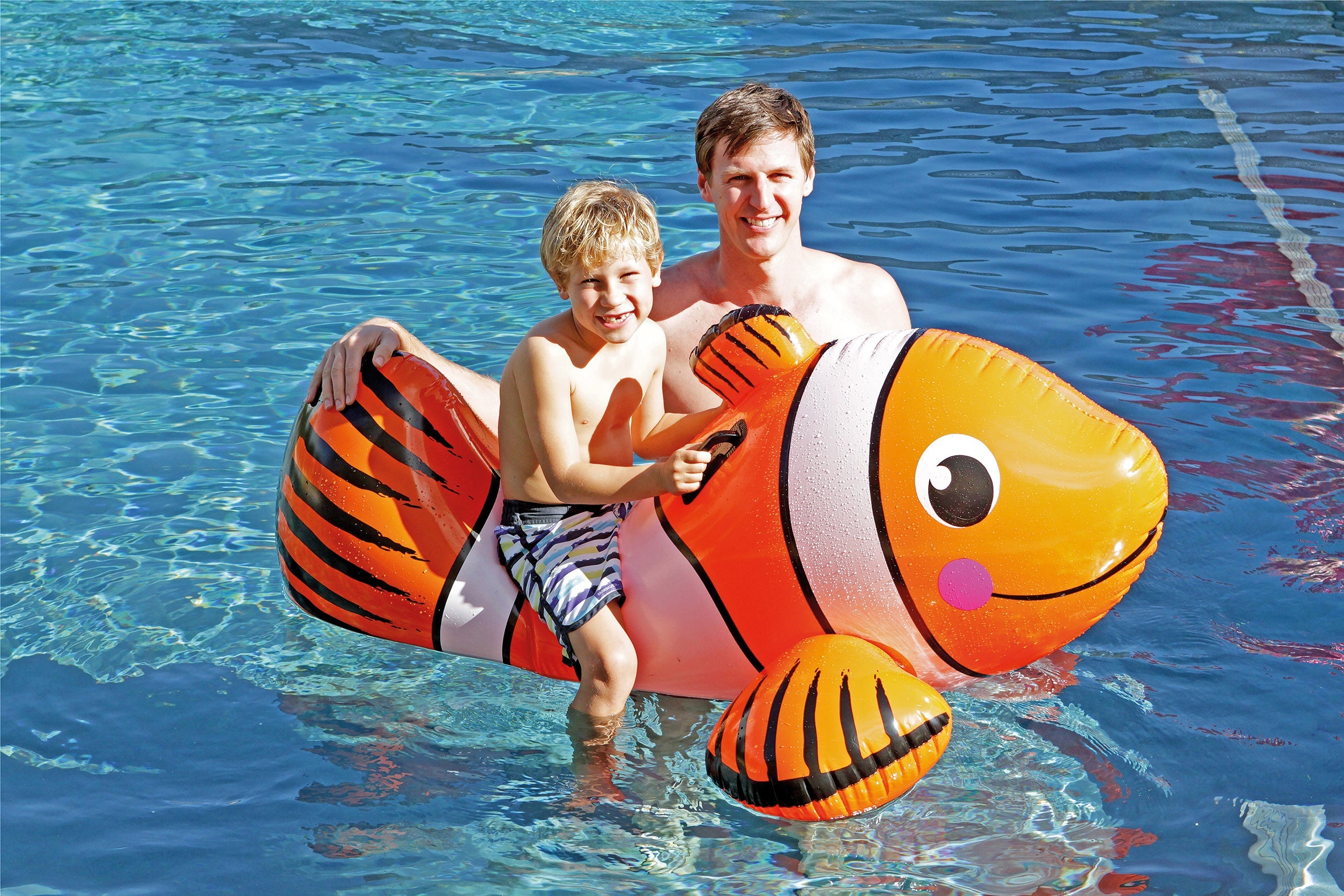 AirTime™ Inflatable Jumbo Clown Fish with Handles 147x87x56cm - Ages 3+