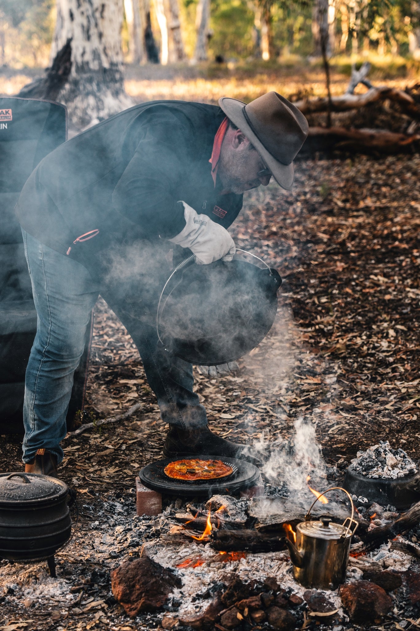 9 QUART CAST IRON CAMP OVEN