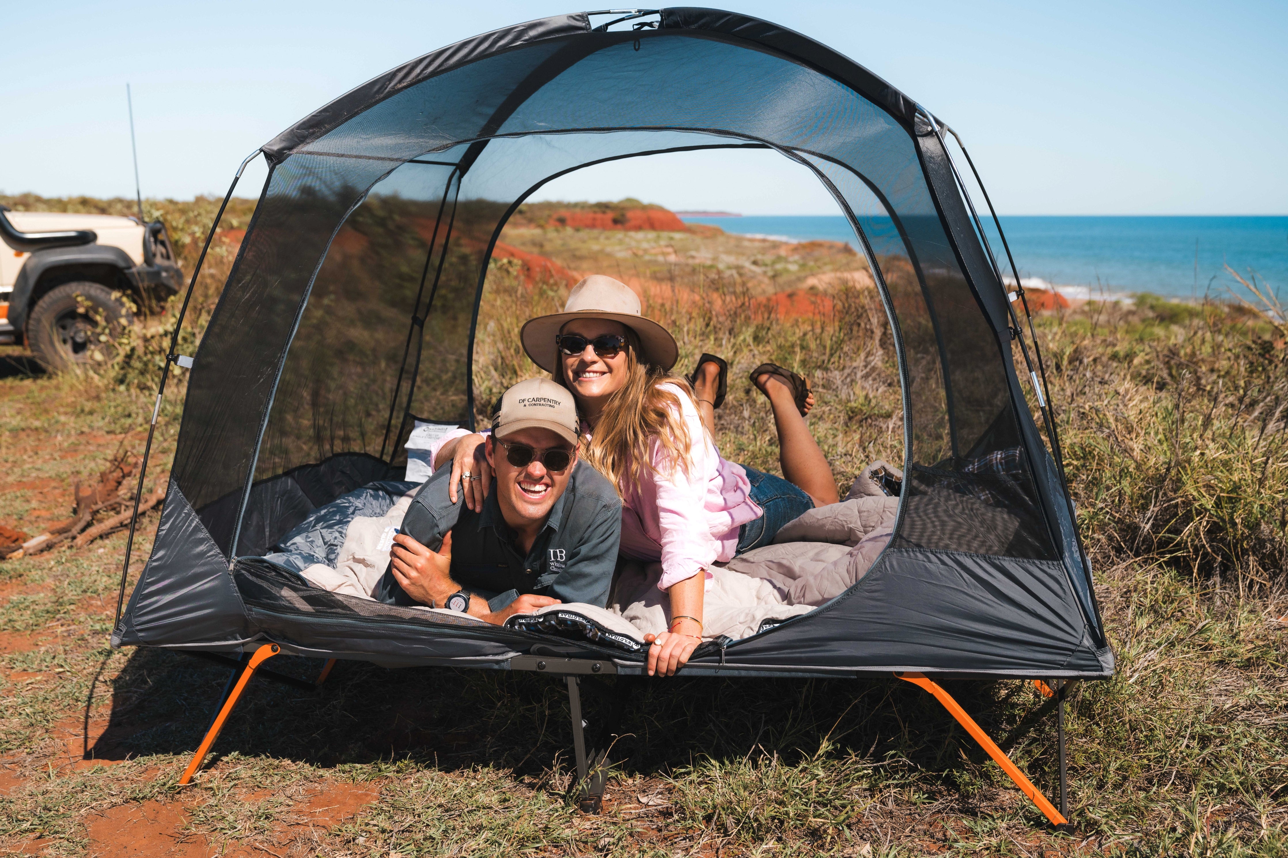 Wildtrak™ Easy Up Queen Stretcher Tent, Powder Coated Steel Frame, Ultra-fine Mesh, 2 Large Vestibules, Internal pockets, Mesh Storage Shelf, Ripsop Waterproof Fly, Heavy Duty Carry Bag with Handles (200x144x150cm)