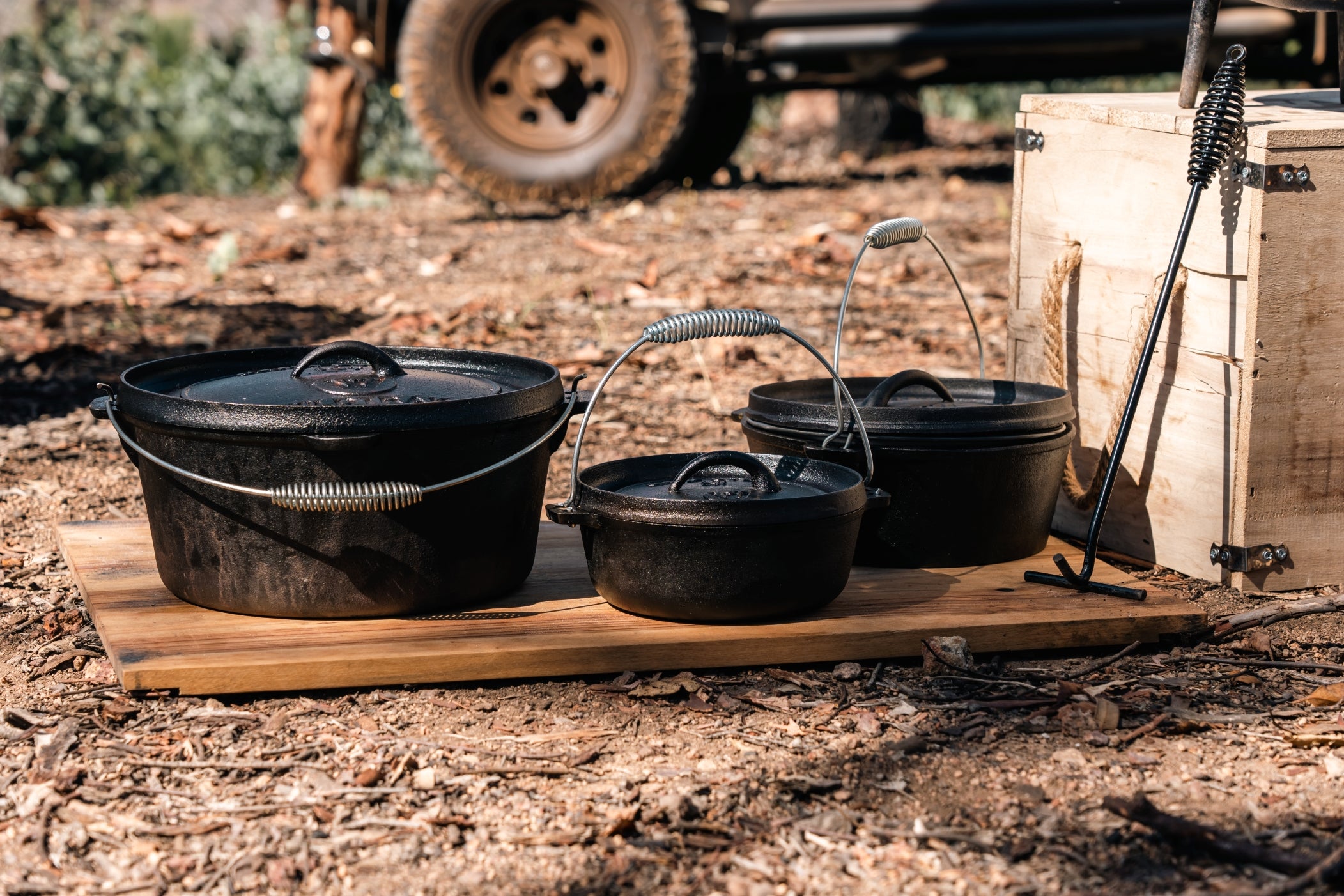 9 QUART CAST IRON CAMP OVEN